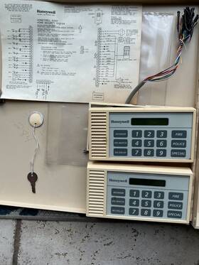 6000f Honeywell Security Control Panel 3 16-point Expander Boards And 2 Keypads