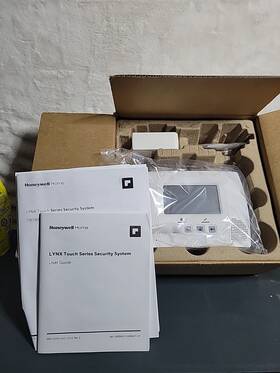 L5000 Honeywell 886618132759 Lynx Touch Security Systems Control Panel